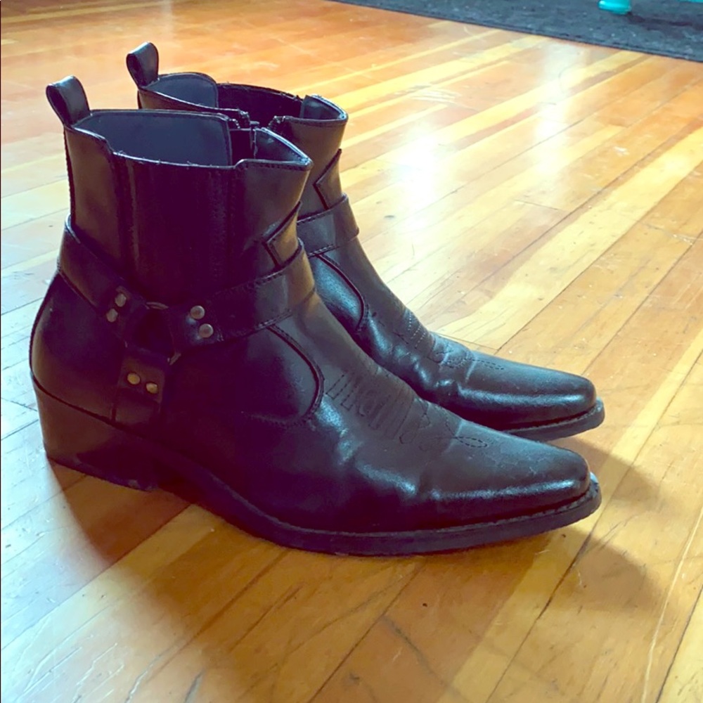 Men’s black leather boots